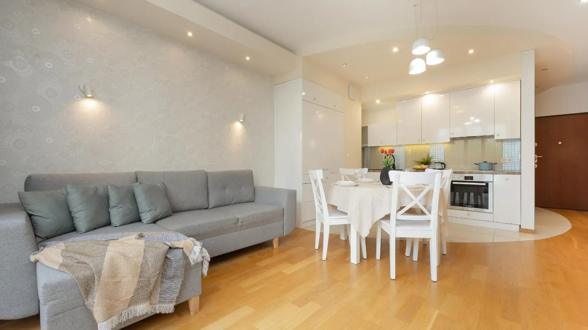 Beautiful Apartment With Spacious Terrace By Noclegi Renters Warsaw
